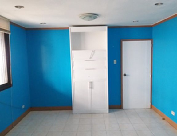 Foreclosed 76.54 sqm 1-bedroom Residential Condo For Sale in Makati