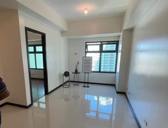 Pasalo 37.00 sqm 1-bed Magnolia New Manila Condo For Sale Mark Down 25%