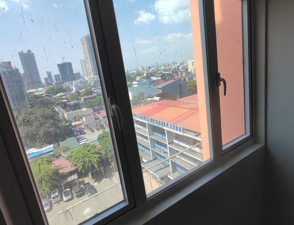 condo in pasay near makati medical center metropoint edsa