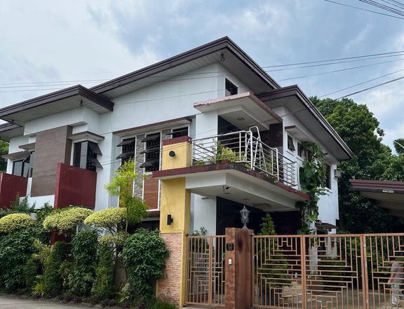 Pre-Owned 6-bedroom Townhouse For Sale in Los Banos Laguna