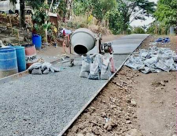 RESIDENTIAL LOT OVERLOOKING FOR SALE