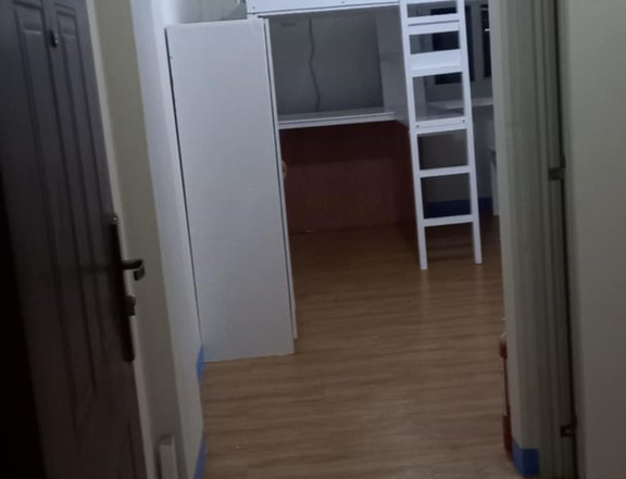 Studio Unit with amenities, mini mart, laundry and massage clinic.