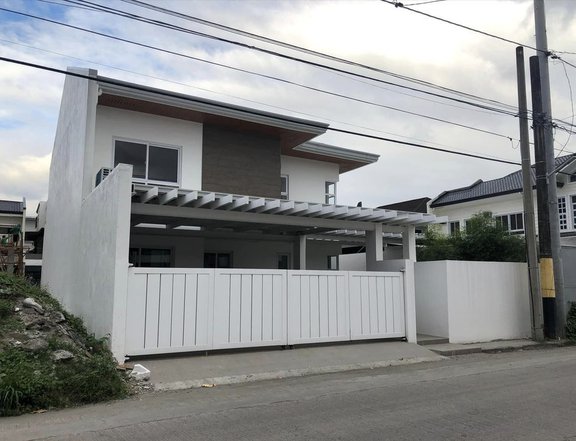 4-bedroom House For Sale in Multinational Village Paranaque