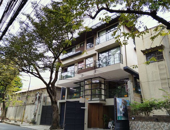 4-bedroom SingleHouse For Sale in Quezon City