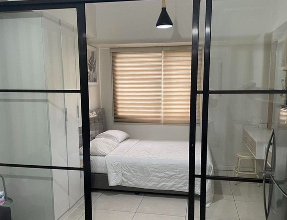 1 Bedroom in The Columns Legaspi Makati For Sale