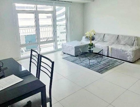 2 Bedroom in Red Oak Two Serendra Taguig Condo for Rent