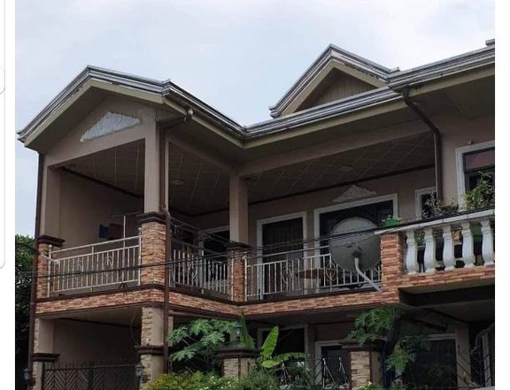 Furnished 6 Bedroom Townhouse with 2 Car Port in Bacoor Cavite