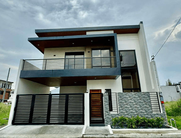 4 Bedroom House in Greenwoods Executive Village Taytay