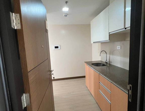 Ready for occupancy studio unit condo in makati san antonio residence