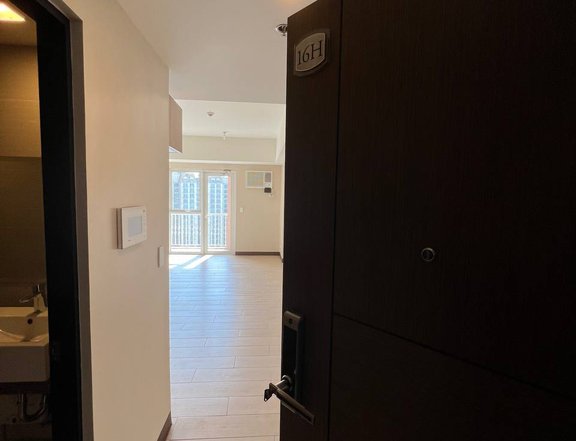 Rent to own Studio Condo for sale in St. Mark Residences McKinley Hill