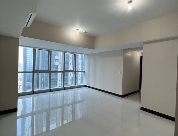 Last 3 Bedroom Rent to Own Condo For Sale in Uptown Parksuites BGC