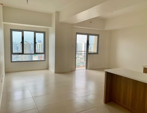 FOR SALE: 3BR Lower Penthouse The Vantage at Kapitolyo Condominium