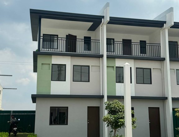 3 STOREY W/ 4 BEDROOMS TOWNHOUSE FOR SALE IN NUVALI.