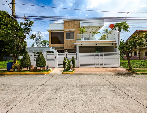 6 Bedrooms Single Detach House and Lot for Sale in Imus, Cavite