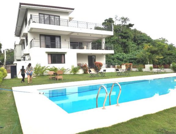Multi-Level 9 Bedrooms House w/ Pool Overlooking the Ocean in Maria Luisa