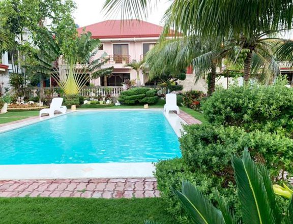 Four Bedrooms Beach House with Pool in Danao City