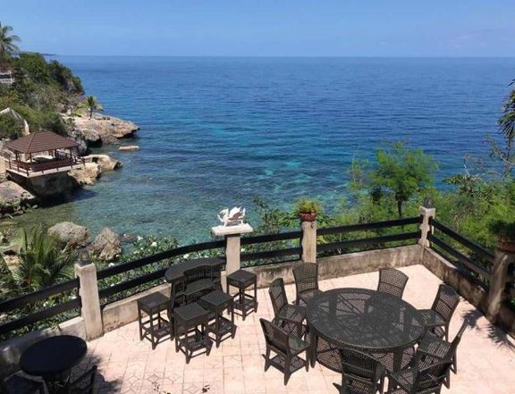 Three Bedrooms Cliff Beach House in Tabogon