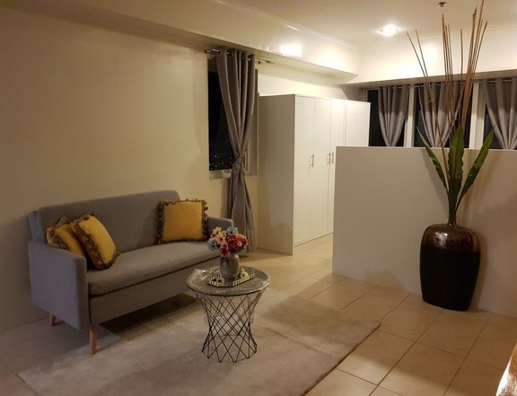 FOR RENT Semi-furnishhed Studio Unit in South of Market Residences BGC