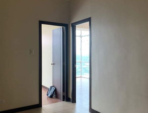 Condo rent to own 30K Monthly - 668K DP READY FOR MOVEIN in Makati