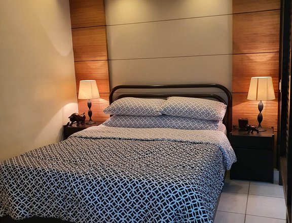 Two Serendra Almond Studio Condo For Rent in BGC Taguig