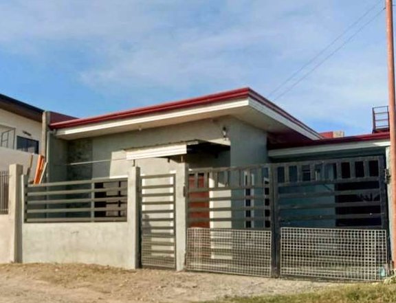 3-bedrooms Semi-furnished Bungalow House & Lot in Bankal, Lapulapu City