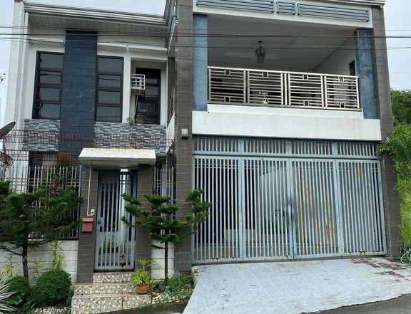 Pre-Owned 3 bedroom, 2 bathroom and car garage single aattached house and lot for sale in greenridge