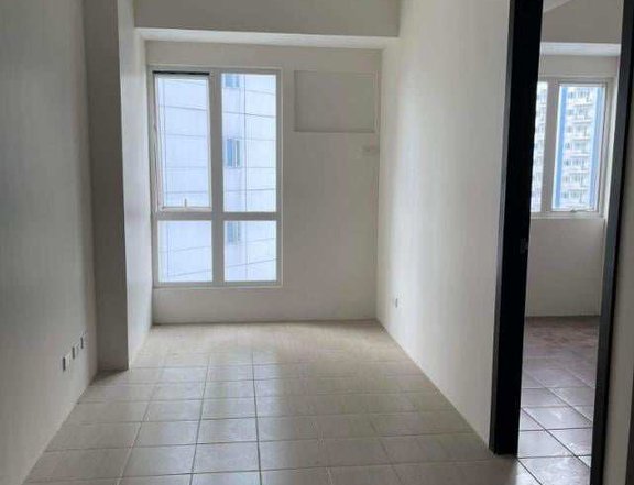 Cheapest Condo in Mandaluyong Studio with patio