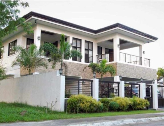 4-bedroom Single Detached House For Sale in Tagaytay Cavite