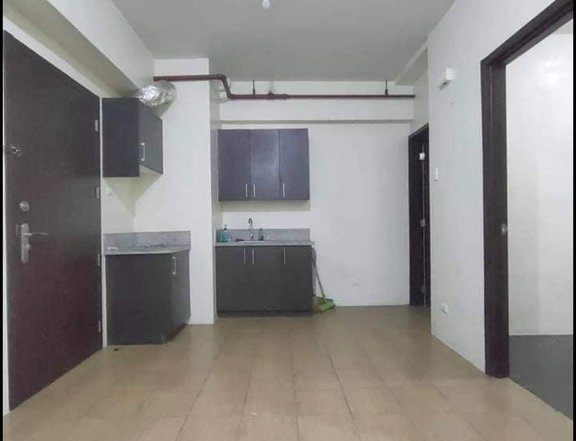 40sqm 2BR Unit in Mandaluyong connected to MRT-Boni 25k/month!