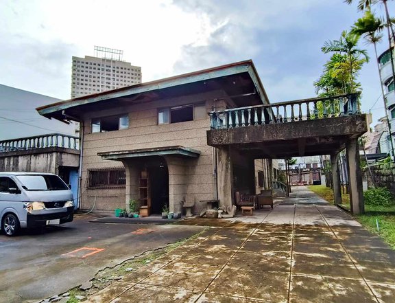 For sale commercial lot with Ancestral house in manila