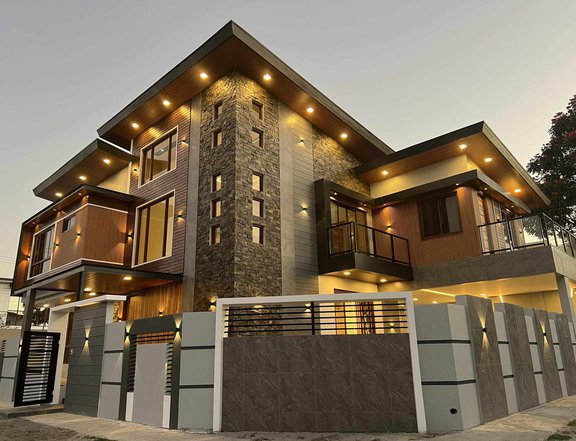 Modern High Ceiling 5-bedroom House For Sale in Angeles Pampanga