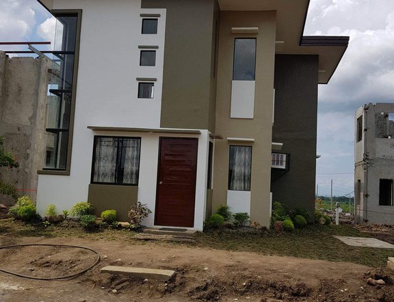 House and lot which has 3bedroom, 2toilet and bath,