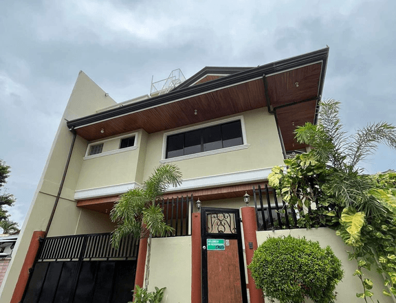 A Gated 3 Storey House with huge floor Area at Fairview Talisay Cebu