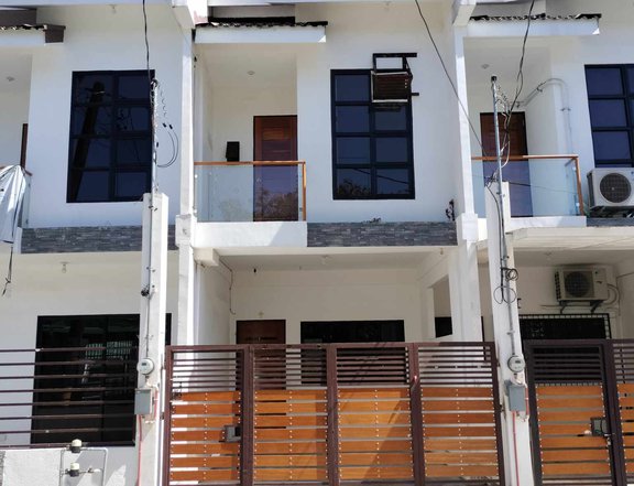 Rent To Own ! 4 Bedrooms Townhouse in Las pinas