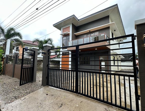 4-bedroom Single Detached House For Sale in Bacolod Negros Occidental