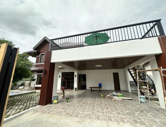 6-bedroom Single Detached House For Sale in Tagaytay Cavite