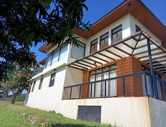 Overlooking House and Lot for sale in Highlands Tagaytay