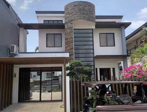 Elegant 2 storey house for rent Fully furnished