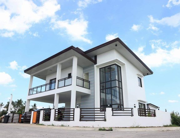 5-bedroom Single Detached House For Sale in Batangas, Cavite & Laguna