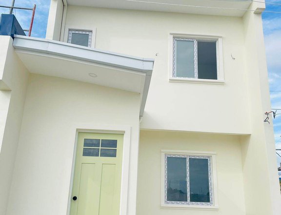 2 storey townhouse w/ 2 bedrooms,1 T&B with SUV fit carport