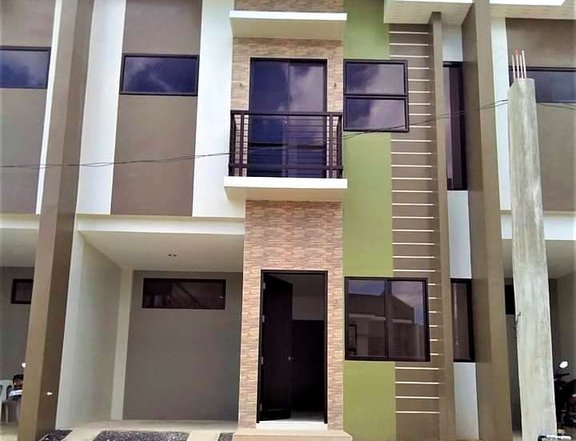 1.2M only for Assume: 4-bedroom Townhouse in Minglanilla Highlands