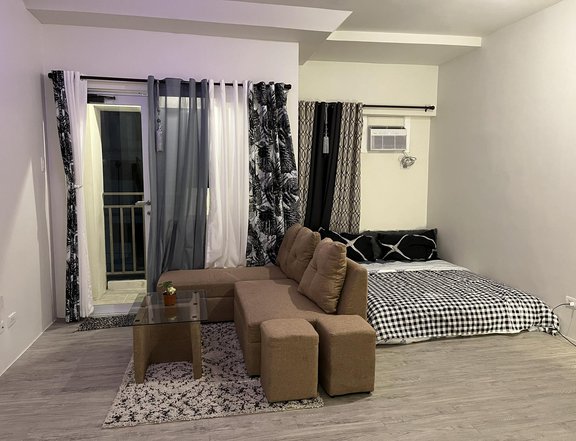 Deluxe Room For rent in Amaia Steps Alabang