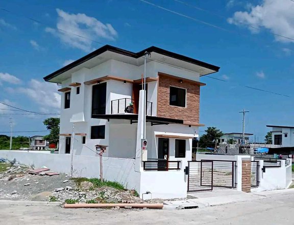 Brandnew 3-bedroom House For Sale in Kota Keluarga, San Juan Batangas