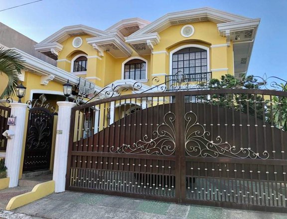 4 bedroom Single Attached House for Sale in Las Pinas NCR