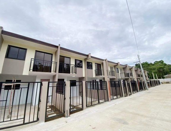 House and Lot, 2 bedrooms Complete Type Townhouse LIPA CITY,BATANGAS