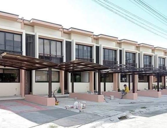 Townhouse For Sale In Las Pinas