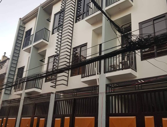 Town house for sale in Sampaloc Manila