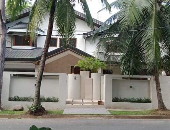 Semi Modern House with pool for rent Urdaneta Village Makati City