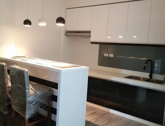 For Sale 3Storey TOWNHOUSE with 2 Carport in Mandaluyong City