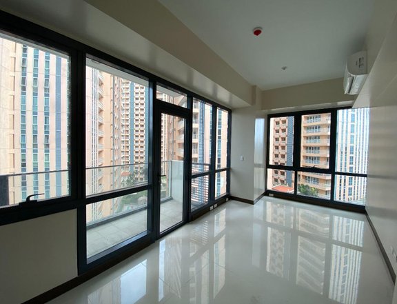 Rush Sale Prime 2 BR with Bal The Florece Mckinley hill 60.9 sqm